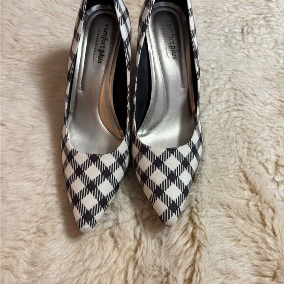 Comfort Plus by Predictions Black and White Houndstooth Heels - Picture 2 of 9